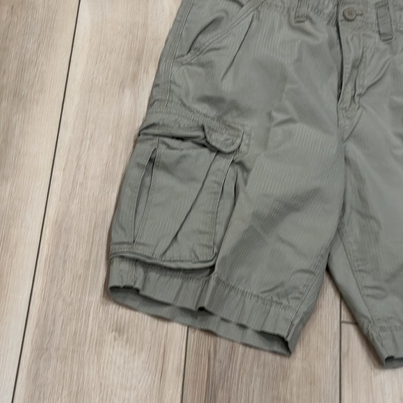 EUC Sonoma Brand Men’s Size 32 Waist Solid Color Tan Khaki Cargo Shorts - Picture 2 of 6